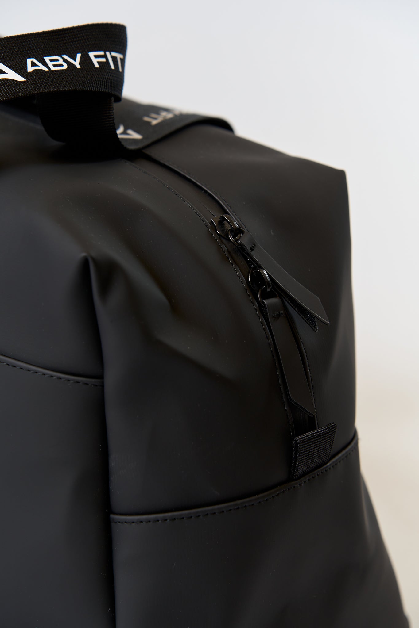 MATTE MOVE Bag Black