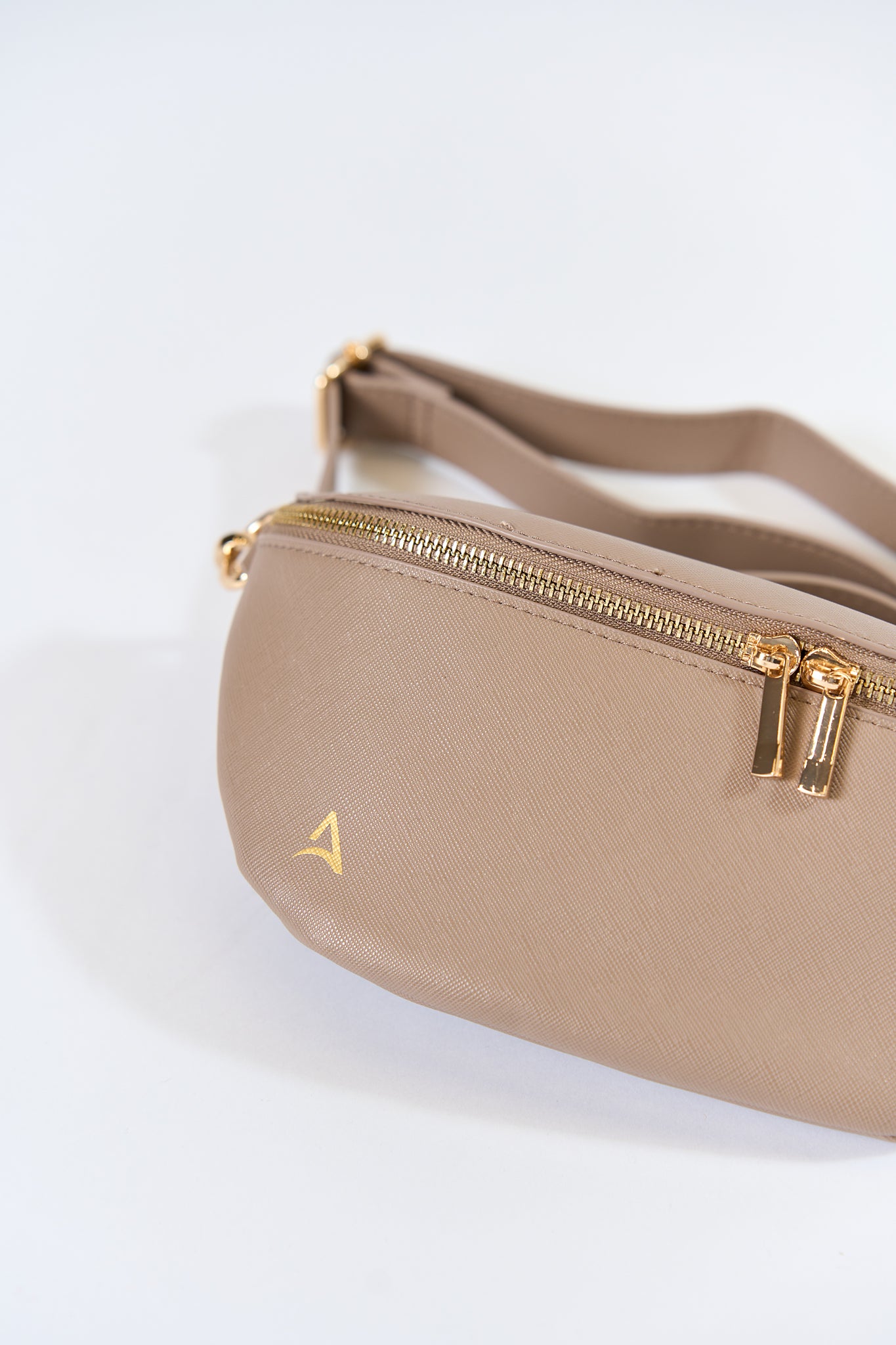 LUXE BELT bag Beige